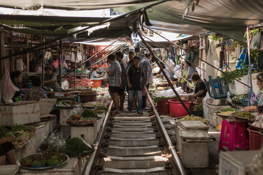 Train Market "Talat Rom Hup"